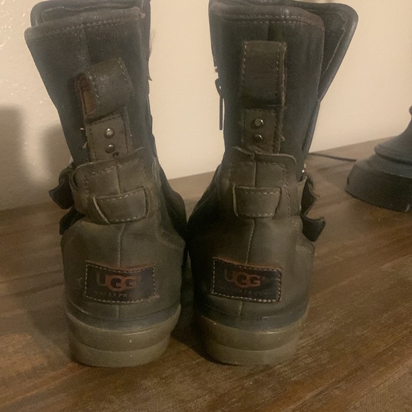 UGG short waterproof Boots - Picture 2 of 6